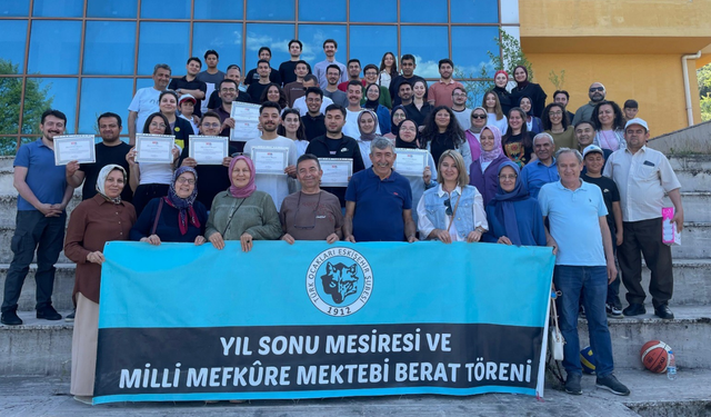 Türk Ocağı Millî Mefkûre Mektebinde mezuniyet berat töreni