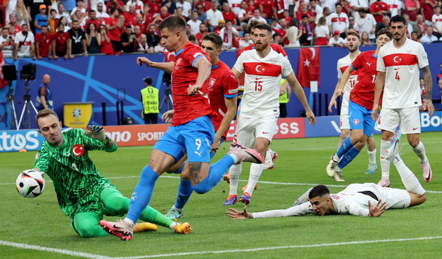Türkiye - Çekya maçında ilk yarı gol sesi çıkmadı