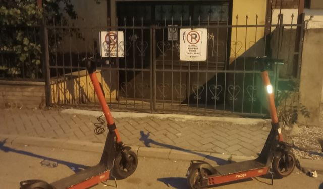 Eskişehir’de garaj önüne park edilen scooterlar tepki topladı