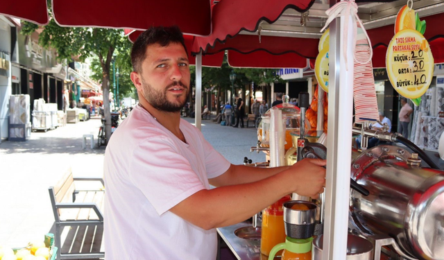 Eskişehir'de yerli ve yabancı turistler sifon limonataya ilgi gösterdi