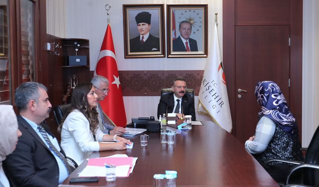 Vali Hüseyin Aksoy, Halk Günü Toplantısı'nda vatandaşların taleplerini dinledi