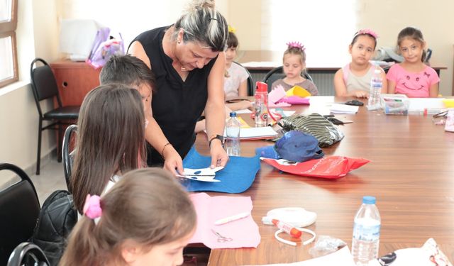 Odunpazarı Belediyesi Yaz Atölyeleri'nde çocuklar hem eğleniyor hem de öğreniyor