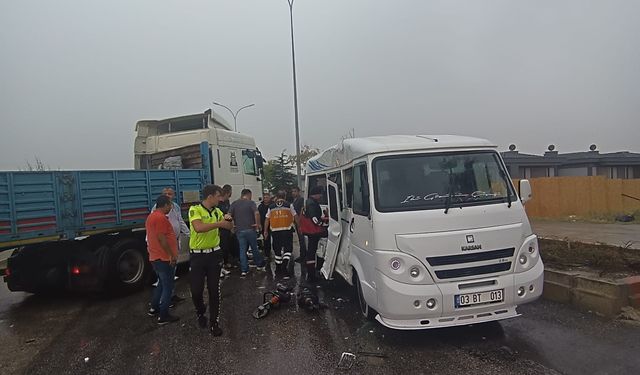 Afyon'da feci kaza! TIR ile dolmuş çarpıştı: Çok sayıda yaralı var