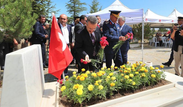 15 Temmuz şehidi polis Fatih Dalgıç Eskişehir'de kabri başında anıldı