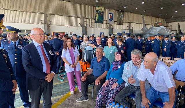 Utku Çakırözer Uzman Çavuş Seydi Ünlü'nün naaşını karşıladı