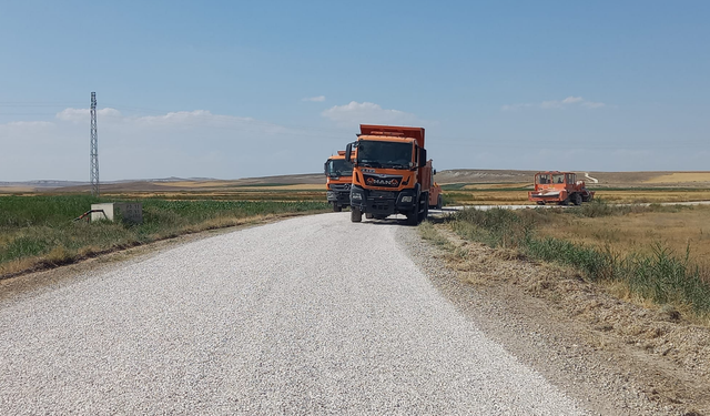 Günyüzü'nde ara yolların asfaltlanması işlemi tamamlandı