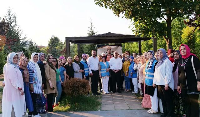 AK Parti Eskişehir Teşkilatından piknik ve aşure programı