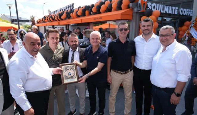 ETO Başkanı Güler Alaçatı Muhallebicisi ve Soulmate Coffee'nin açılışlarına katıldı