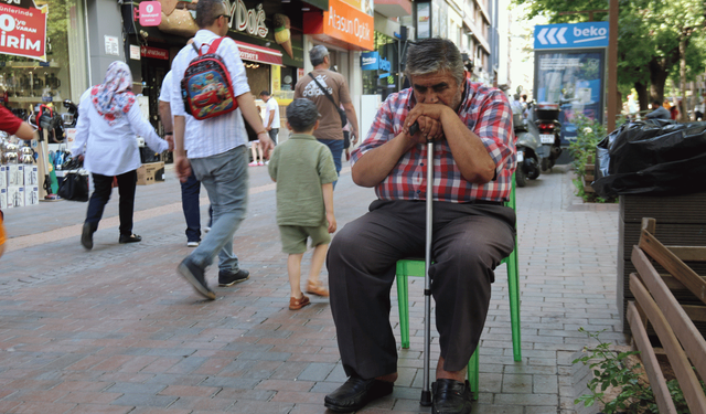 Eskişehir'de 36 yıldır oturduğu yerde uyuyan hasta tedavi altına alındı