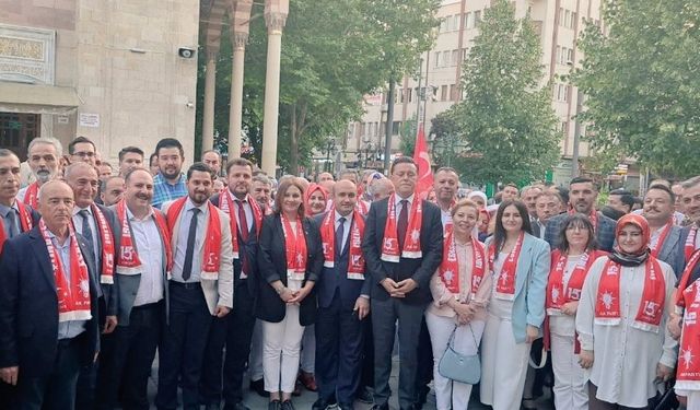 AK Parti Eskişehir İl Kadın Kolları Başkanı Soner Çoban'ı hastanede ziyaret etti