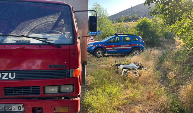 Afyon'da kamyonetle çarpışan motosiklet sürücüsü yaralandı