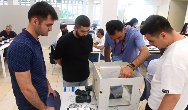 Anadolu Üniversitesi Açık Öğretim Fakültesi'nde laboratuvar dersleri başladı