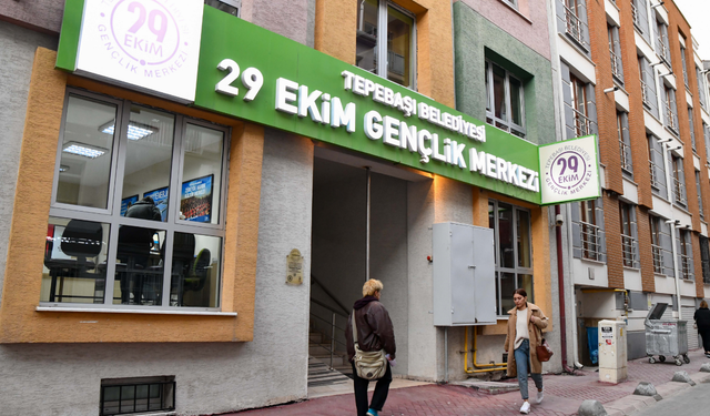 Tepebaşı 29 Ekim Gençlik Merkezi'ndeki eğitimlere yoğun ilgi