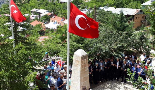 "Alçakların yaptığı katliamı unutma"