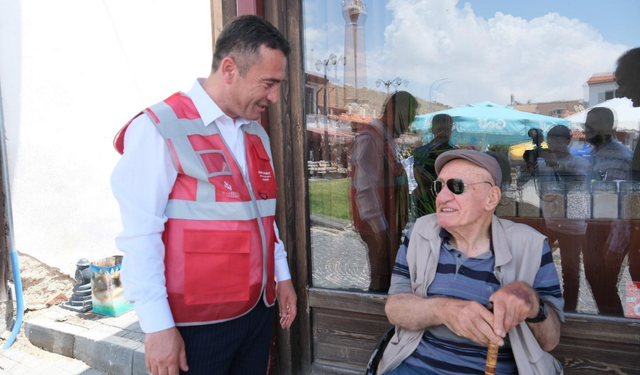 Başkan Dökmeci esnafları ziyaret etti