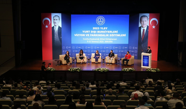 ‘Mezun Bursiyerlerin Yurt Dışı Deneyimleri’ konulu panel düzenlendi