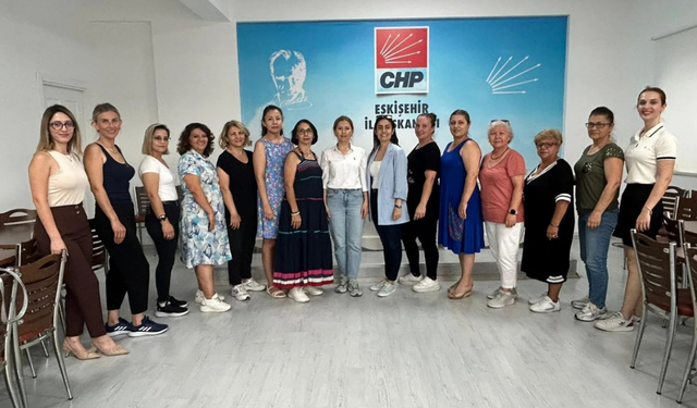 CHP Eskişehir İl Kadın Kolları yeni yönetimle ilk toplantısını yaptı