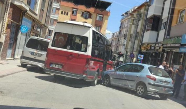 Dilek Caddesi'nde maddi hasarlı kaza