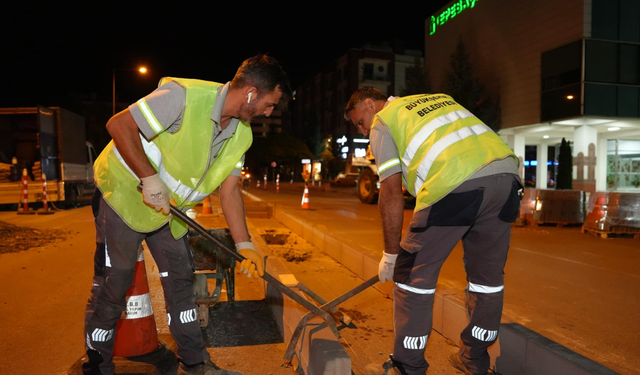 Büyükşehir Belediyesi ekiplerinin gece mesaisi