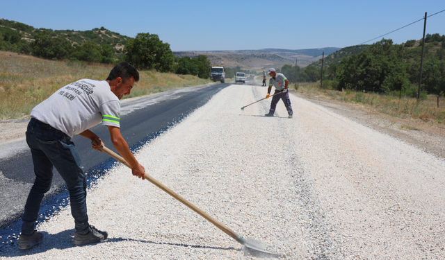 Eskişehir Büyükşehir Belediyesi kırsalda da yolları yeniliyor