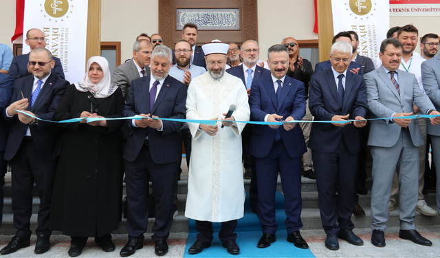 Diyanet İşleri Başkanı Erbaş, Eskişehir Teknik Üniversitesi Camii açılışına katıldı