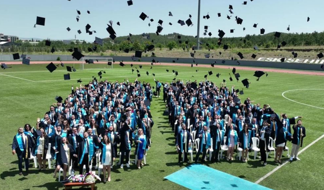 ESOGÜ Tıp Fakültesi 2024 mezunları diplomalarını aldı