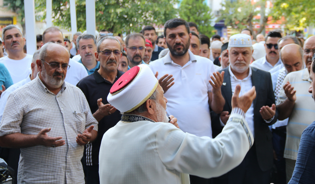 Eskişehir'de vatandaşlar şehit Uzman Çavuş Seydi Ünlü ve İsmail Haniye için dua etti