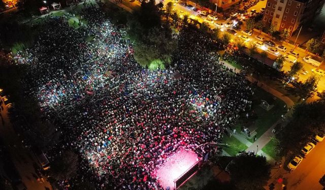 Eskişehir'de vatandaşlar çeyrek final maçını dev ekranda izledi