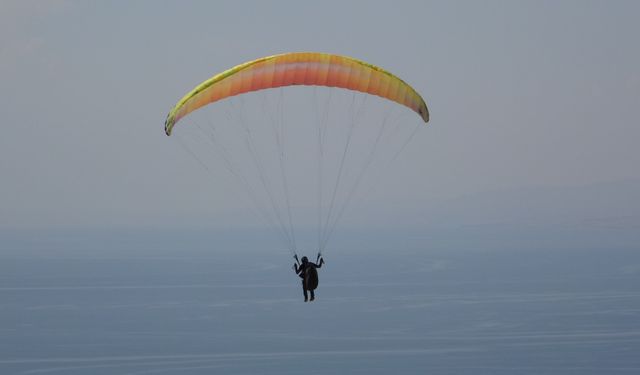 Yamaç paraşütü yarışmasında ilk 5'e girenler Eskişehir'de yarışacak