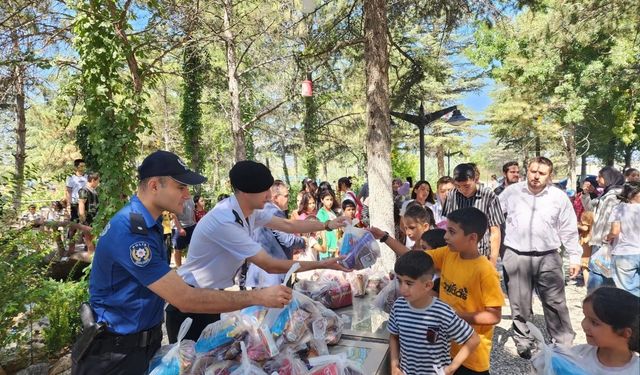 Beylikova'da başarılı öğrencilere öğrencilere hediyeler verildi