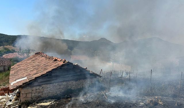 Kütahya’da evde çıkan yangın ormana sıçramadan söndürüldü