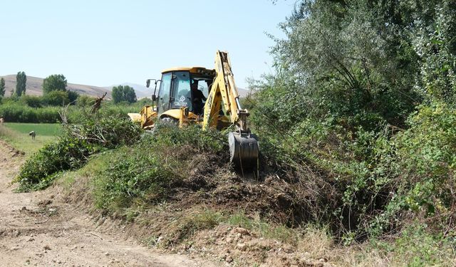 Sivrihisar Belediyesi kırsalda tarlaları bulunan çiftçiler için çalışmalarını sürdürüyor