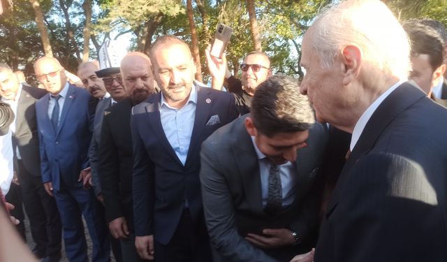 MHP Lideri Bahçeli Ahlat'ta partililerle bir araya geldi