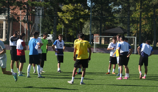 Anadolu Üniversitesi Spor Kulübü, denenmeye gelen oyuncuları izledi