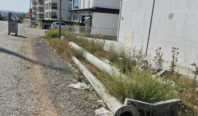 Aşağı Söğütönü Mahallesi'ndeki kaldırım sorununa vatandaştan tepki