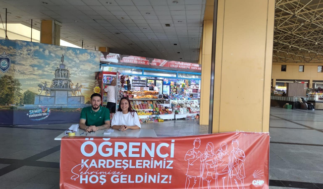 CHP Eskişehir Gençlik Kolları'ndan hoşgeldiniz standı