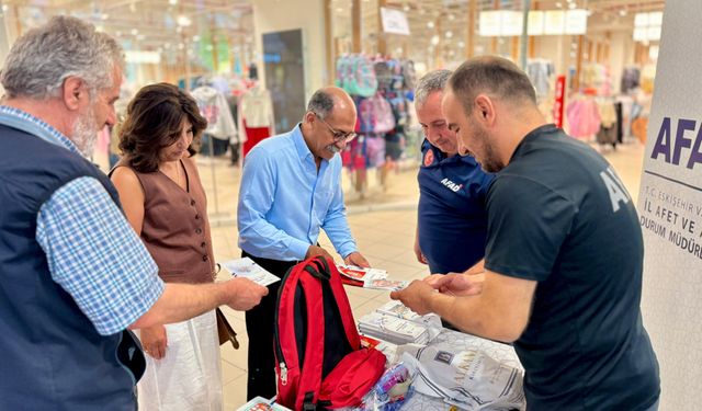 CHP'li Arslan AKUT ve AFAD stantlarını ziyaret etti