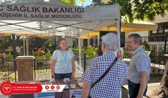 Eskişehir İl Sağlık Müdürlüğü broşür dağıtılıp stant çalışması yaptı