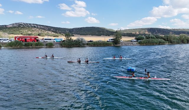 Eskişehir'de kürekler şampiyonluk için çekildi