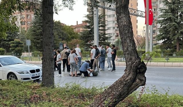 Eskişehir'de otomobil motorlu kuryeye çarptı: 1 yaralı