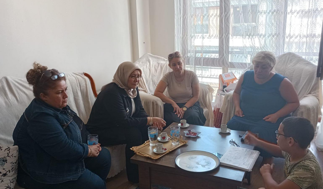 AK Parti Tepebaşı İlçe Kadın Kolları Başkanı Sarıçam’dan Sütlüce Mahallesi'ne ziyaret