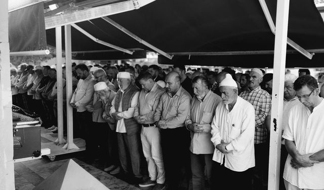 Gürhan Albayrak  kanaat önderlerinden Talip Atak'ın cenazesine katıldı