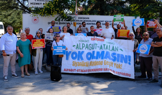 Eskişehir Çevre Şehircilik İl Müdürlüğü önünde açıklama: “Hikmet Çelik görevden alınmalı”