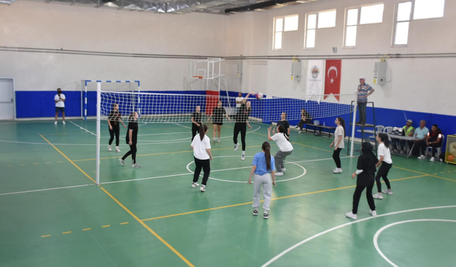 İnönü'de voleybol turnuvası başladı