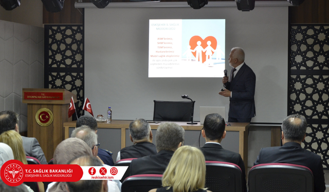 Kaymakam Ulu ve İl Sağlık Müdürü Doç. Dr. Yaşar Bildirici muhtarlar toplantısında bir araya geldi