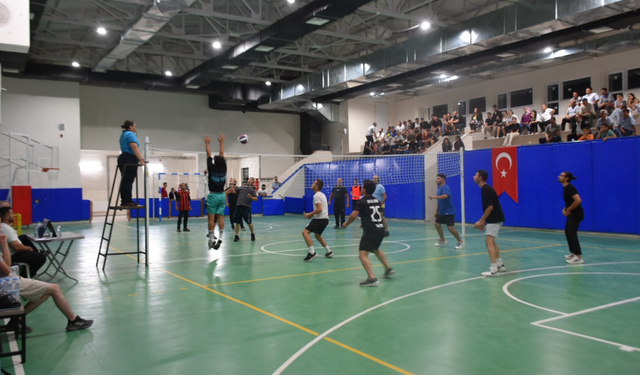 Voleybol turnuvası heyecanı İnönü'de devam ediyor