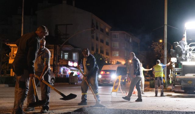 Eskişehir Büyükşehir Belediyesi ekiplerinden yoğun gece mesaisi