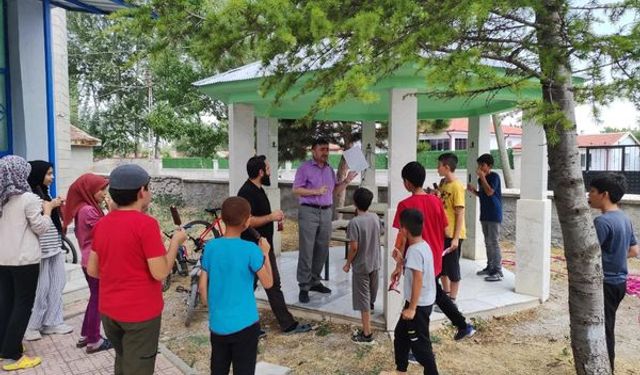 Ortaköy Mahallesi'nde öğrencilere dondurma ikram edildi