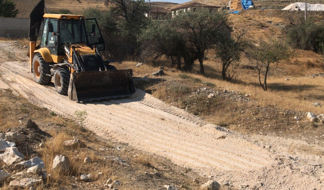 Sivrihisar'da Mülk Mahallesi'nde sel hasarlarına müdahale ediliyor