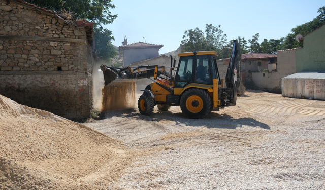 Sivrihisar'daki metruk bina yıkıldı